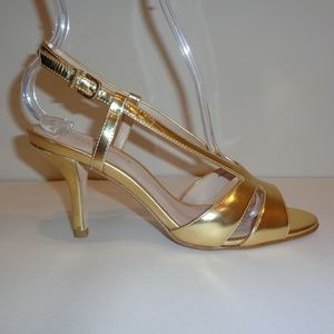 Pelle Moda Size 6 GAIA Gold Sandals